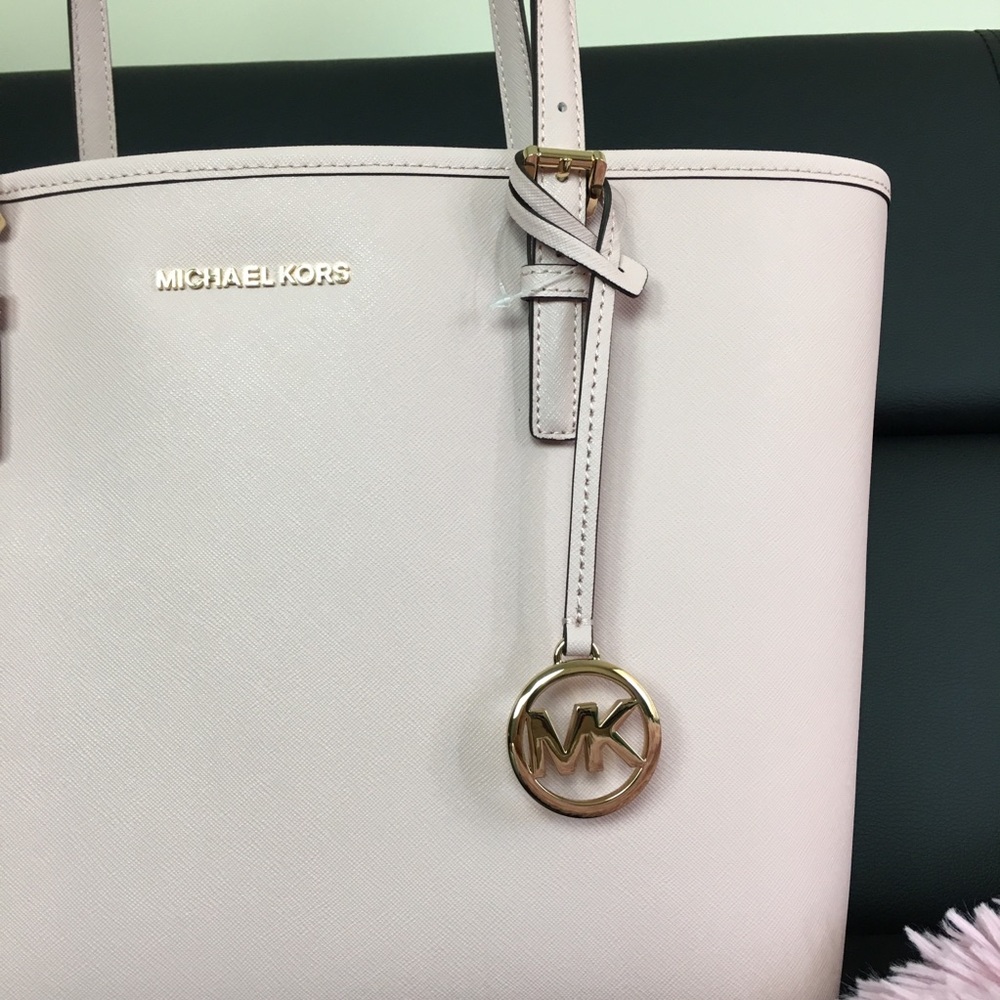 SALE Michael Kors Carryall Tote - Picture 2 of 8